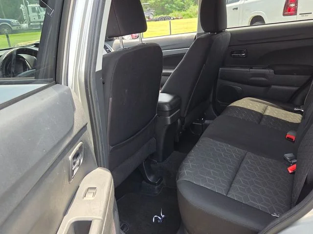 Used 2021  Mitsubishi 2.0 ES image 7