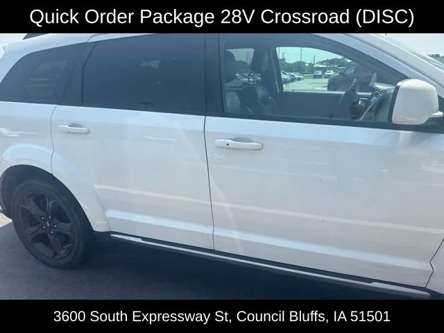 Used 2018 White Dodge Crossroad image 5