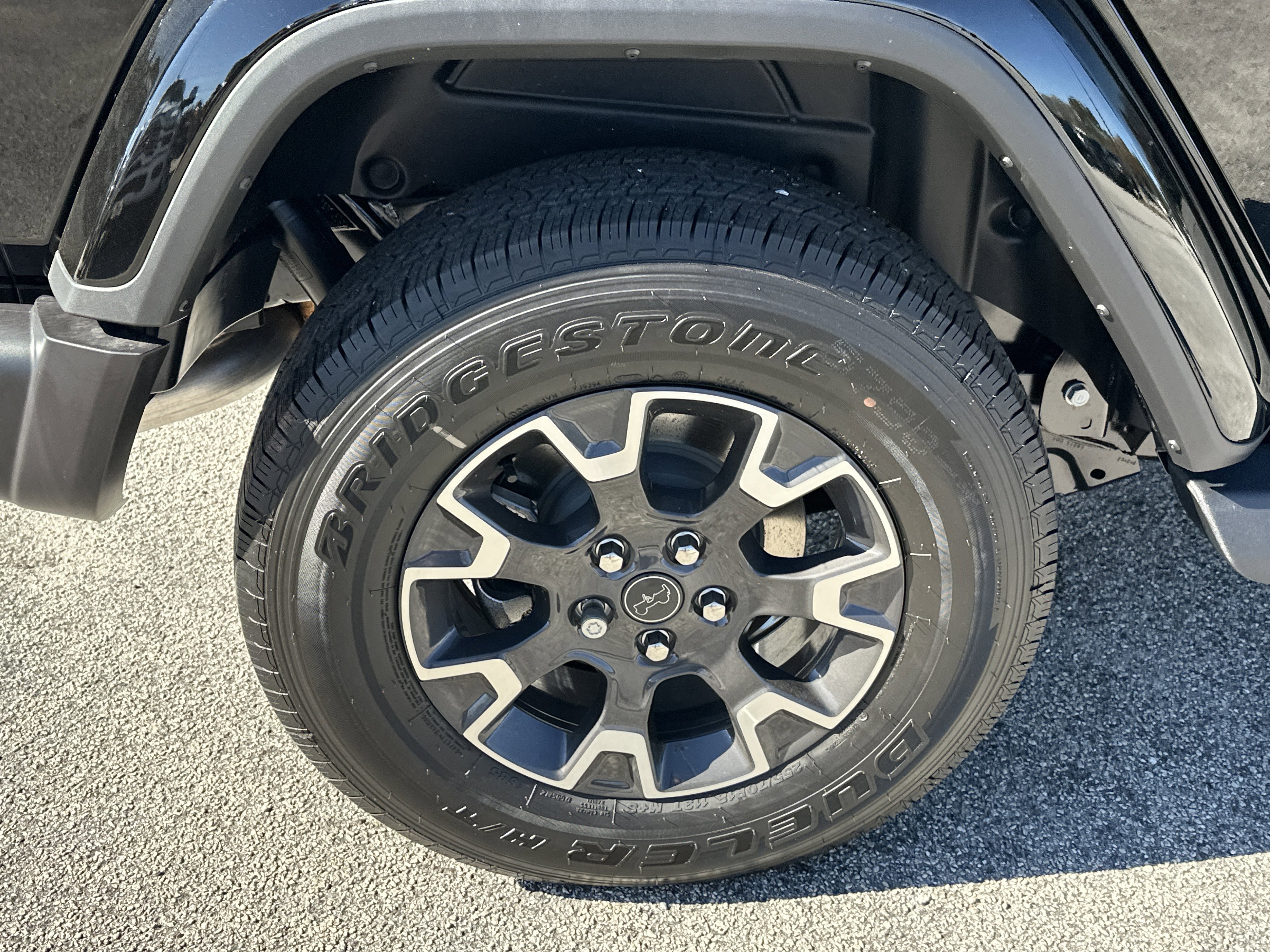 New 2026 Black Clear-Coat Exterior Paint Jeep Sahara image 18