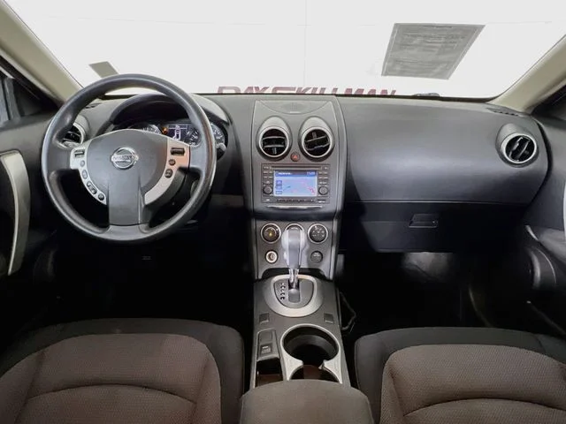 Used 2013 White Nissan SV image 23