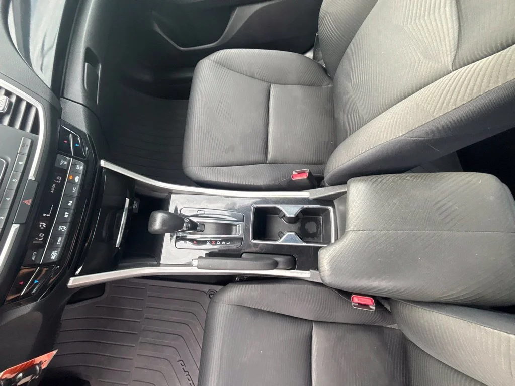 Used 2017 Silver Honda LX image 14