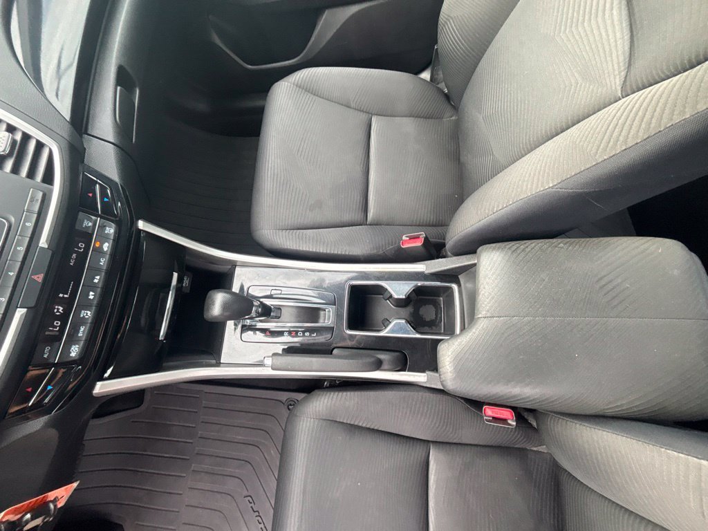 Used 2017 Silver Honda LX image 14