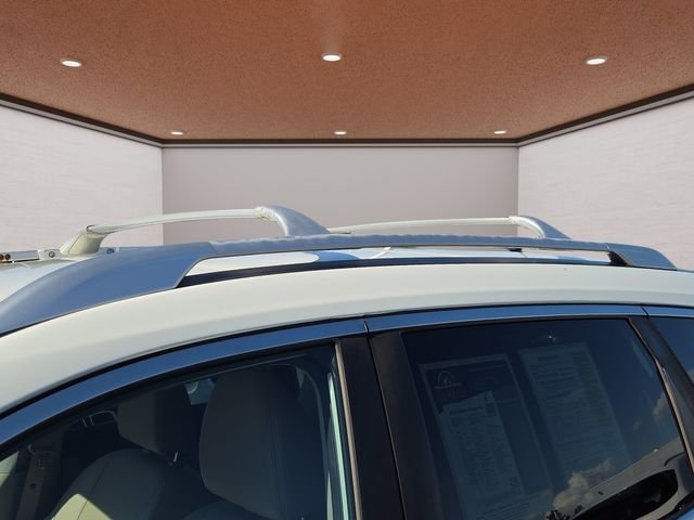 Used 2016 Pearl White Nissan SL image 13