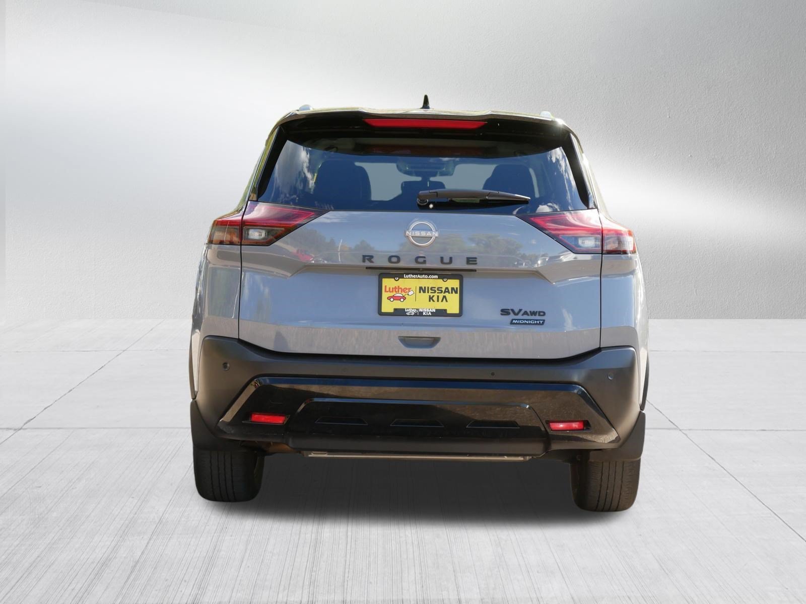 Used 2023 Boulder Gray Pearl/Super Black Nissan SV image 6