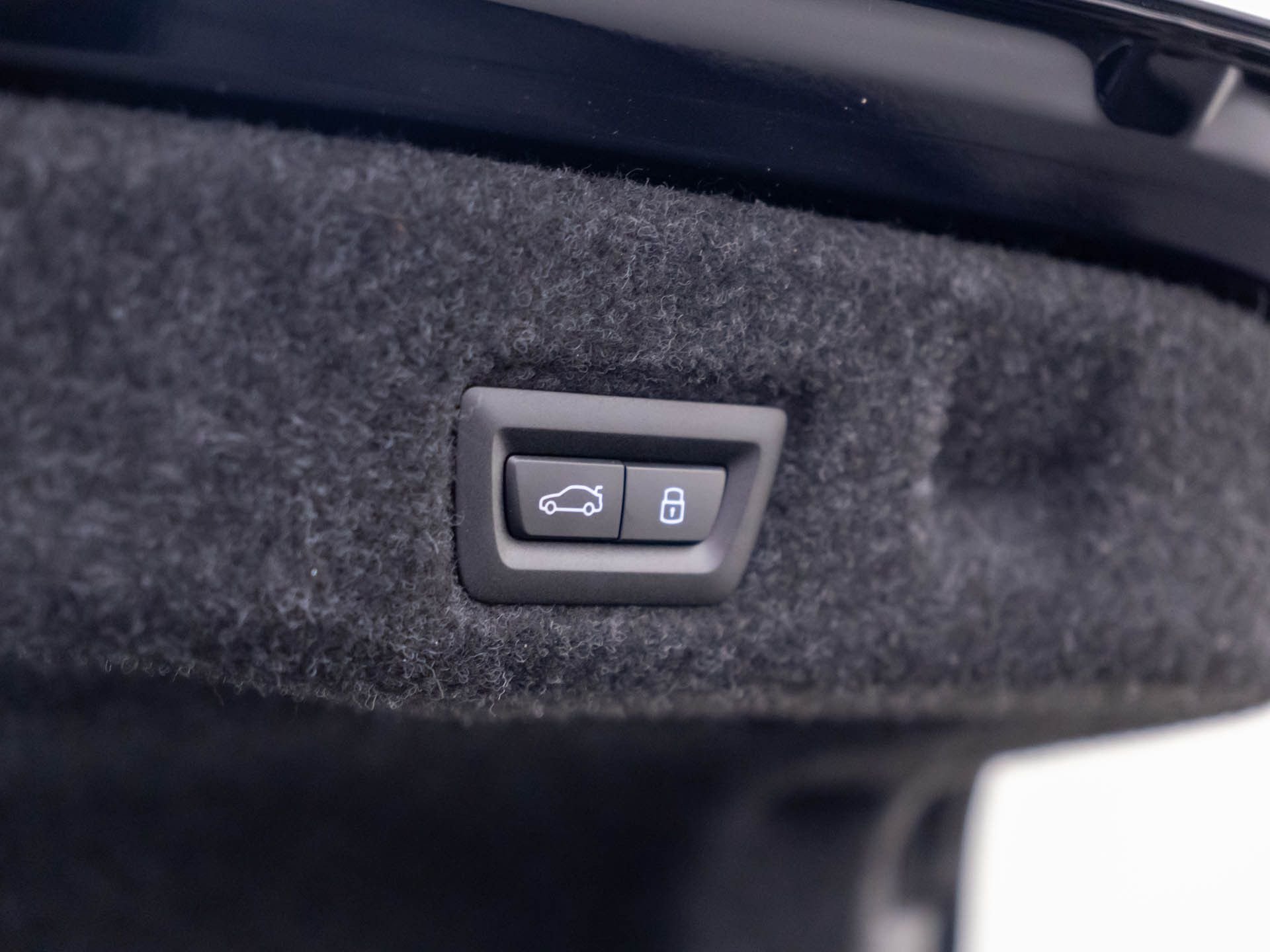 New 2027 Carbon Black Metallic BMW 530i xDrive image 30