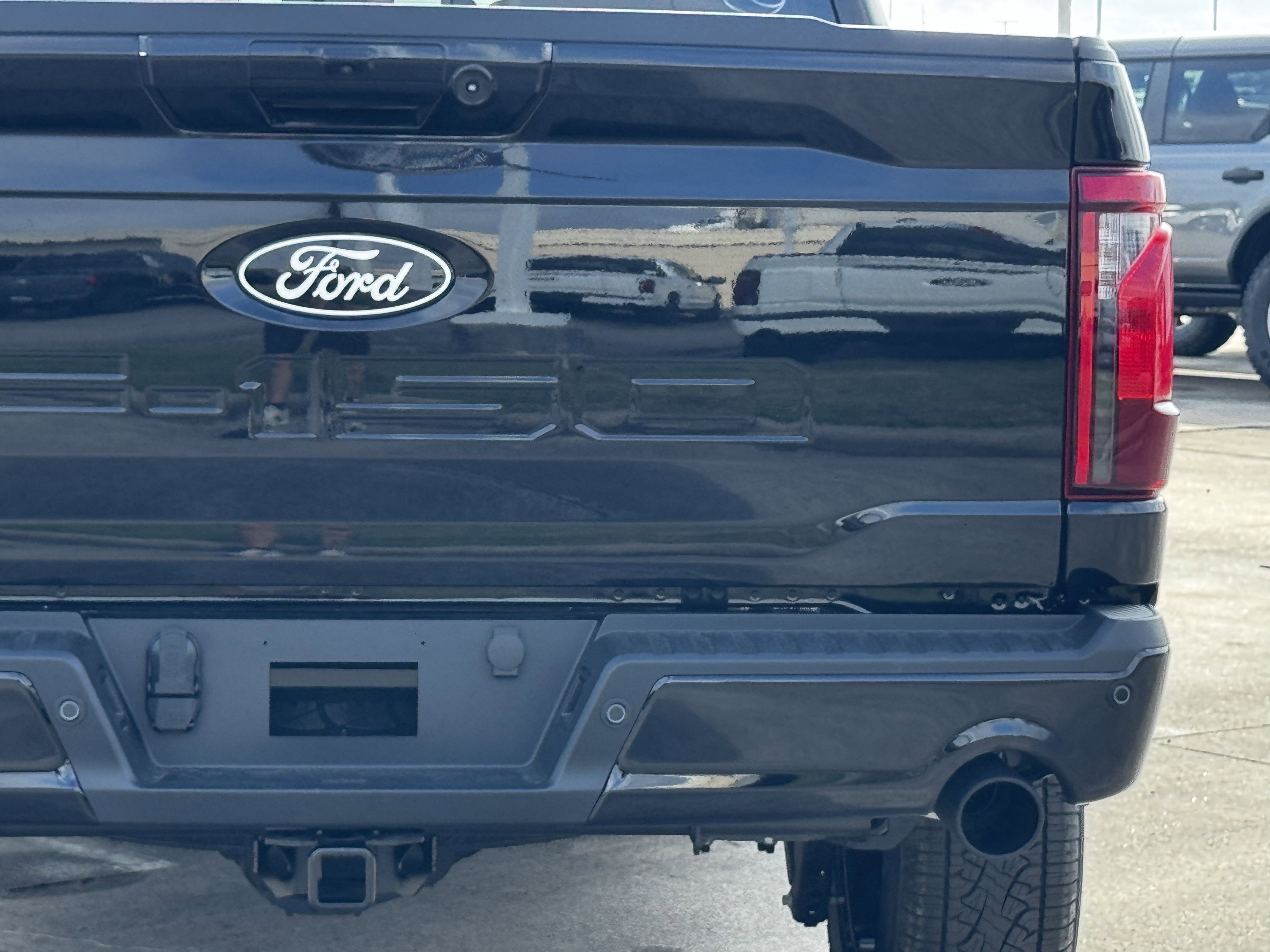 New 2026 Agate Black Metallic Ford XLT image 9