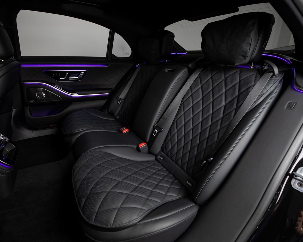 New 2026 Black Mercedes-Benz S 580e image 9