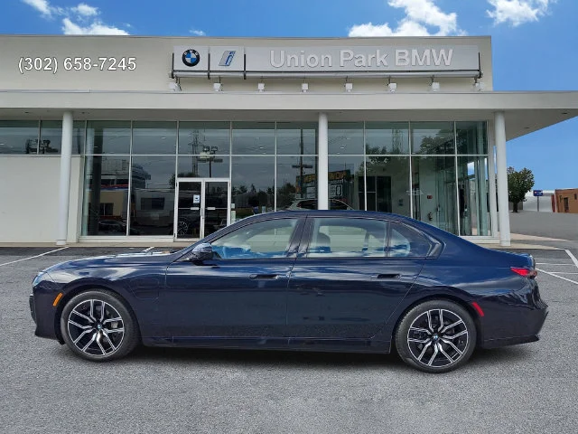 2026 BMW 7 Series 750e - Photo 7