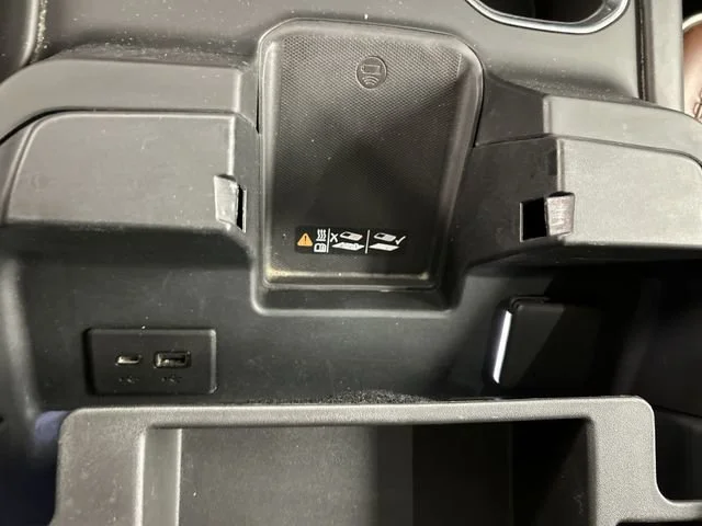 Used 2022 Onyx Black GMC Denali Ultimate image 21