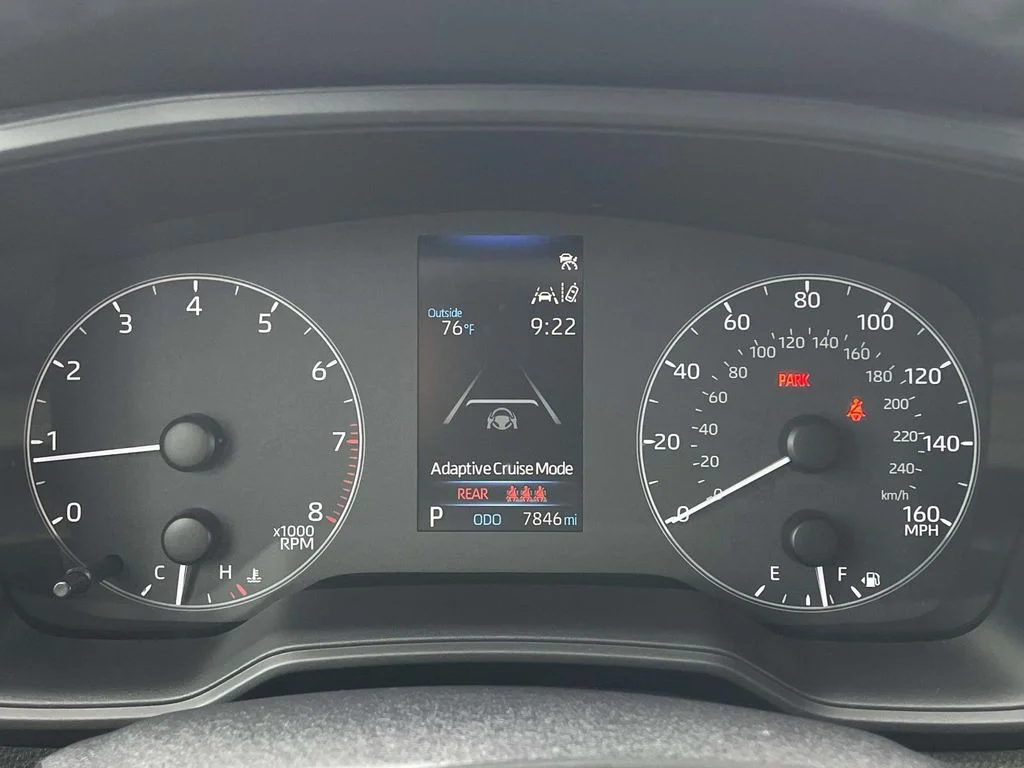 2025 Toyota Corolla Cross LE - Photo 14