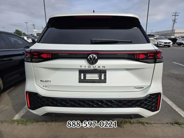 Used 2025 White/off-white Volkswagen 2.0T SEL R-Line image 5