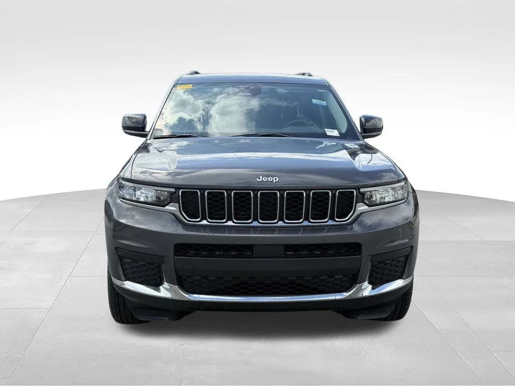 Used 2022 Gray Jeep Laredo image 23