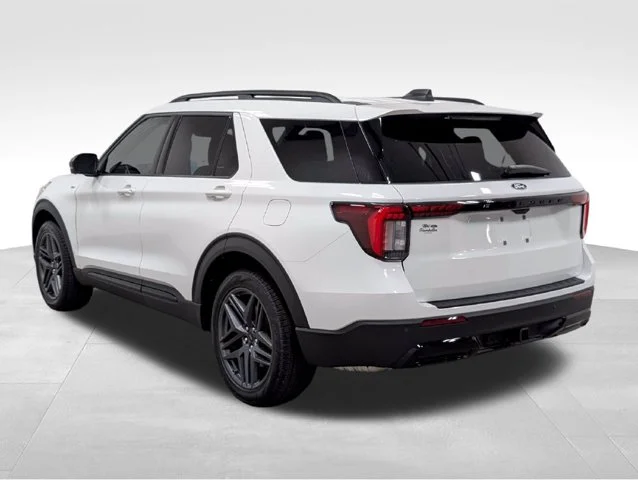 New 2027 Star White Metallic Tri-Coat Ford ST-Line image 53
