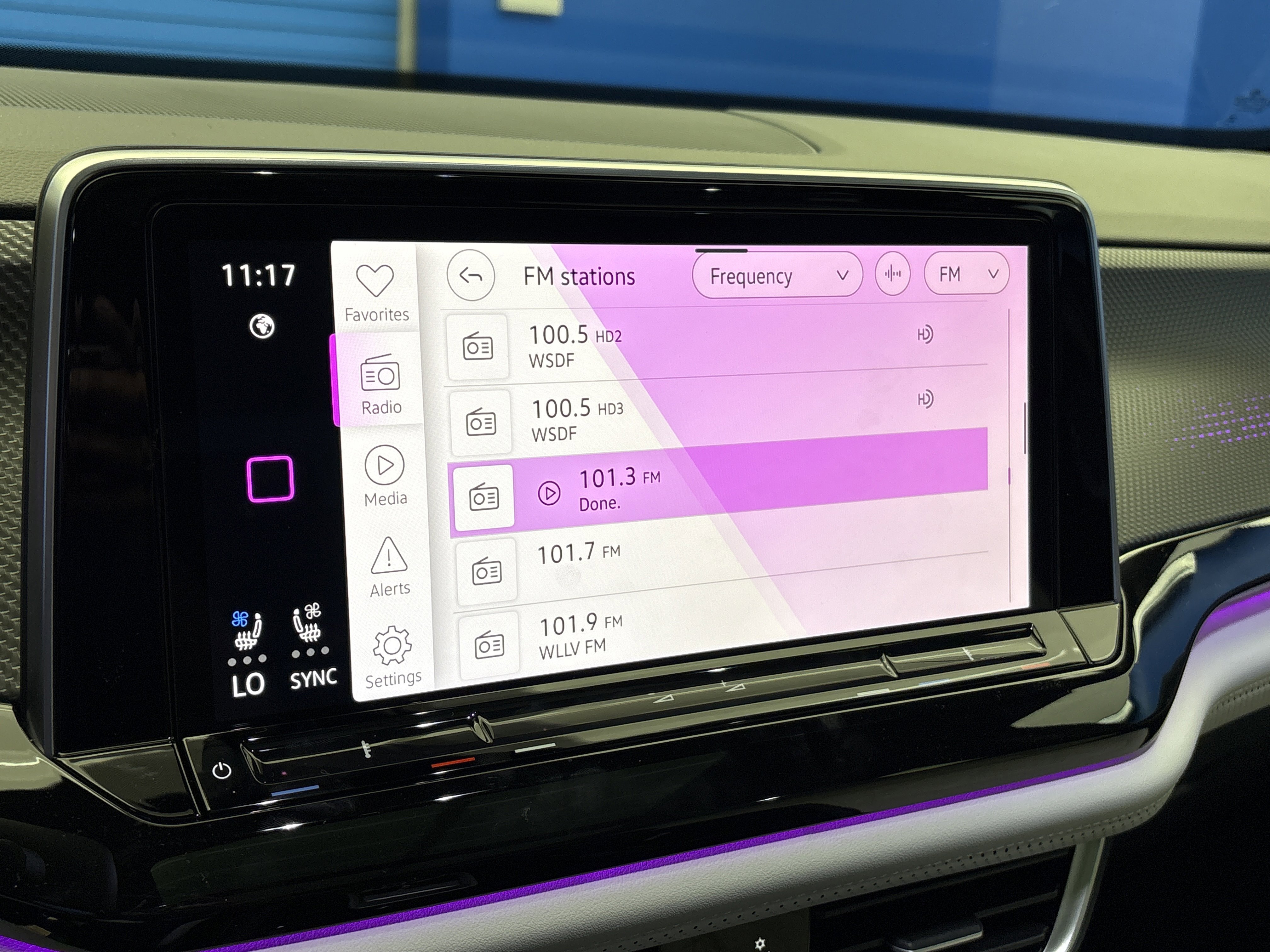 2025 Volkswagen Atlas Cross Sport SEL Premium R-LINE - Photo 18