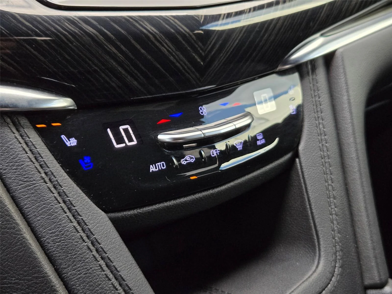 Used 2023 Crystal White Tricoat Cadillac FWD Premium Luxury image 21
