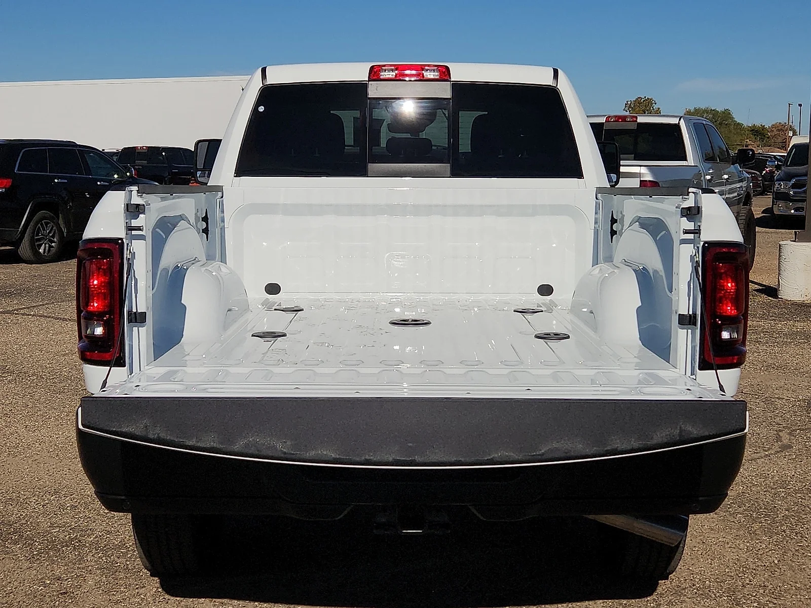 New 2026 PW7 Bright Whit Ram TRADESMAN CREW CAB 4X4 6