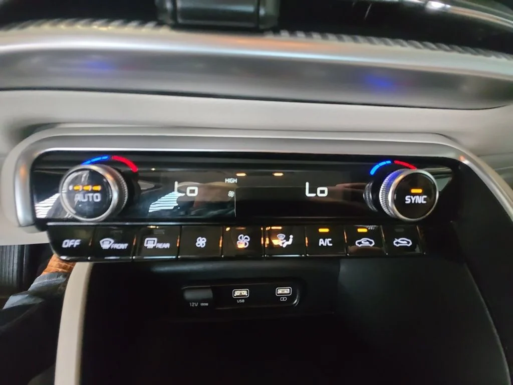 Used 2021 Black Kia LXS image 17