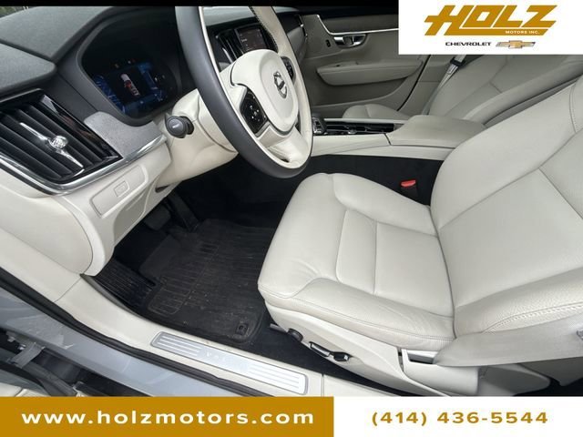 Used 2025 Gray Volvo Plus, B6 AWD Gas (mild hybrid) image 35