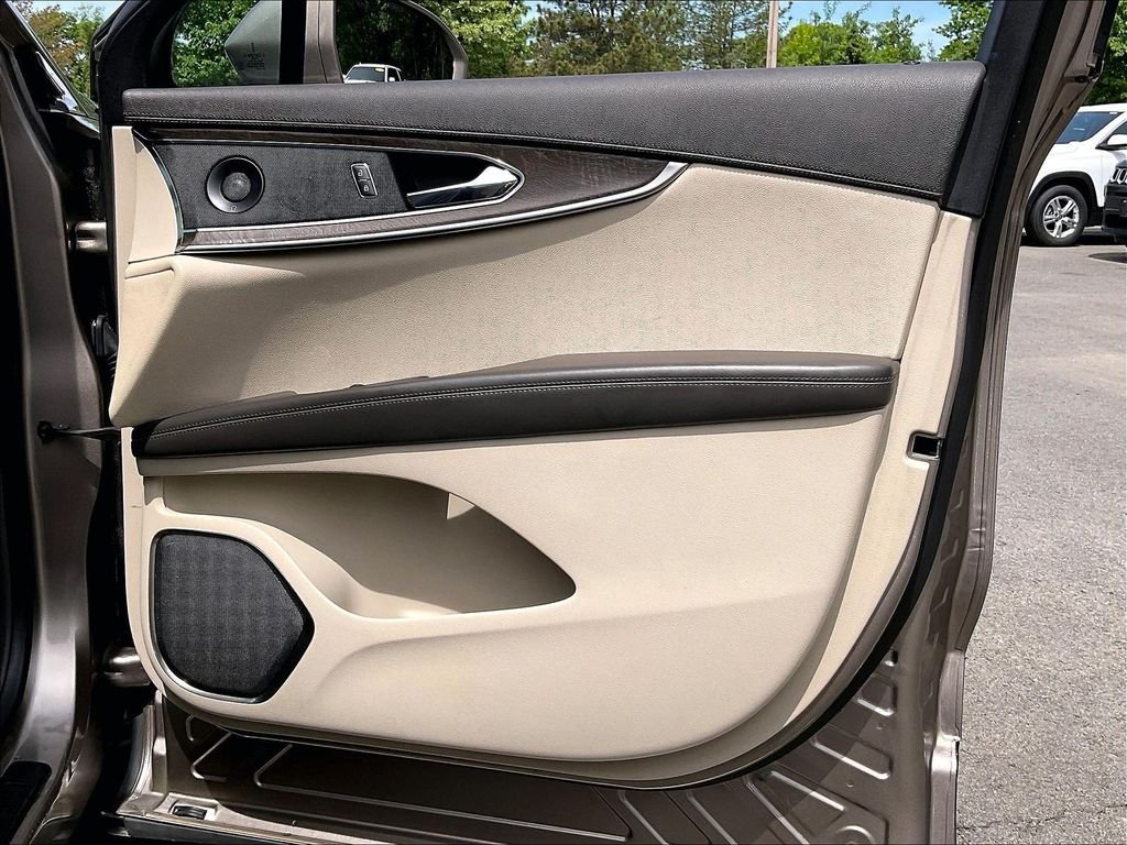 Used 2019 Brown Lincoln Reserve image 26