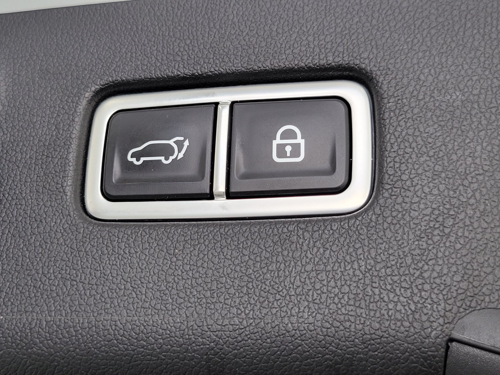 Used 2023 White Kia X-Line EX image 30