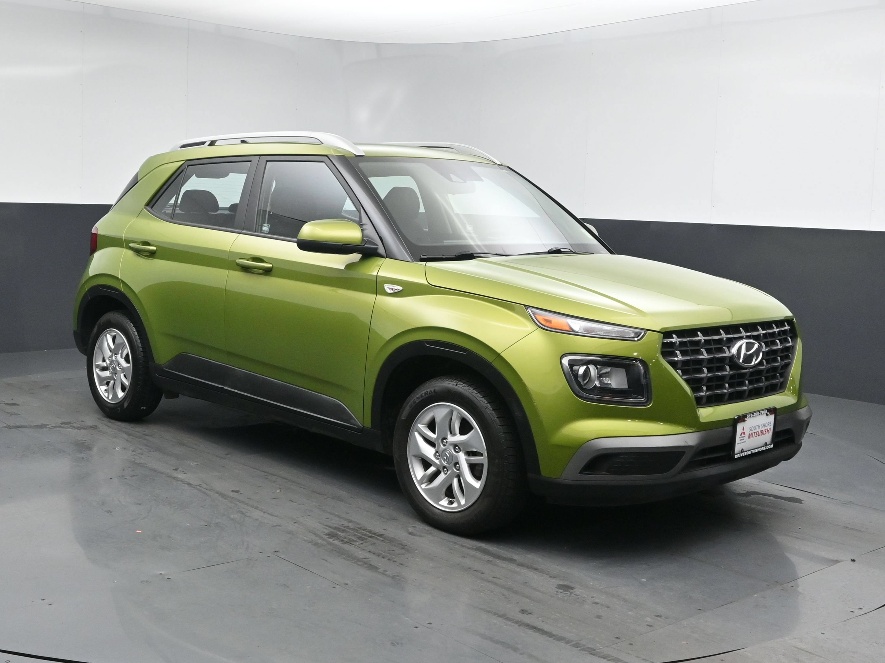 Used 2020 Hyundai Venue SEL with VIN KMHRC8A3XLU015930 for sale in Freeport, NY