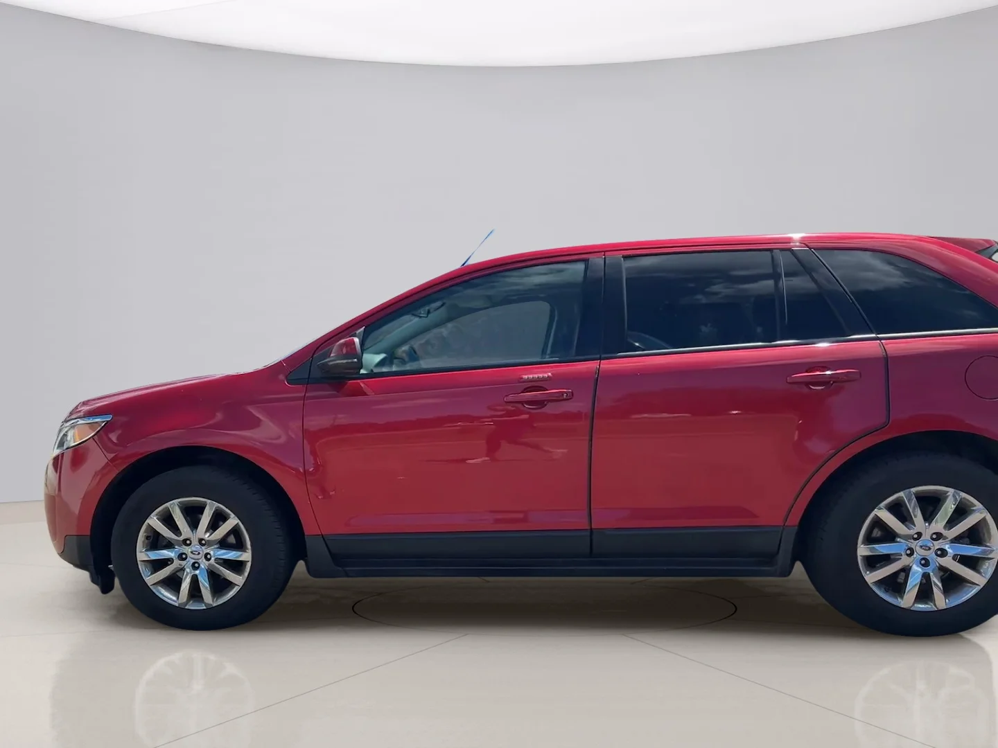 Used 2012 Red Ford SEL FWD image 2
