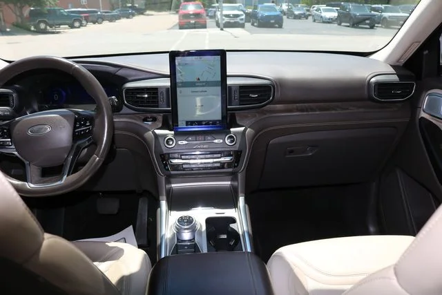 Used 2020 White Metallic Ford Platinum image 18