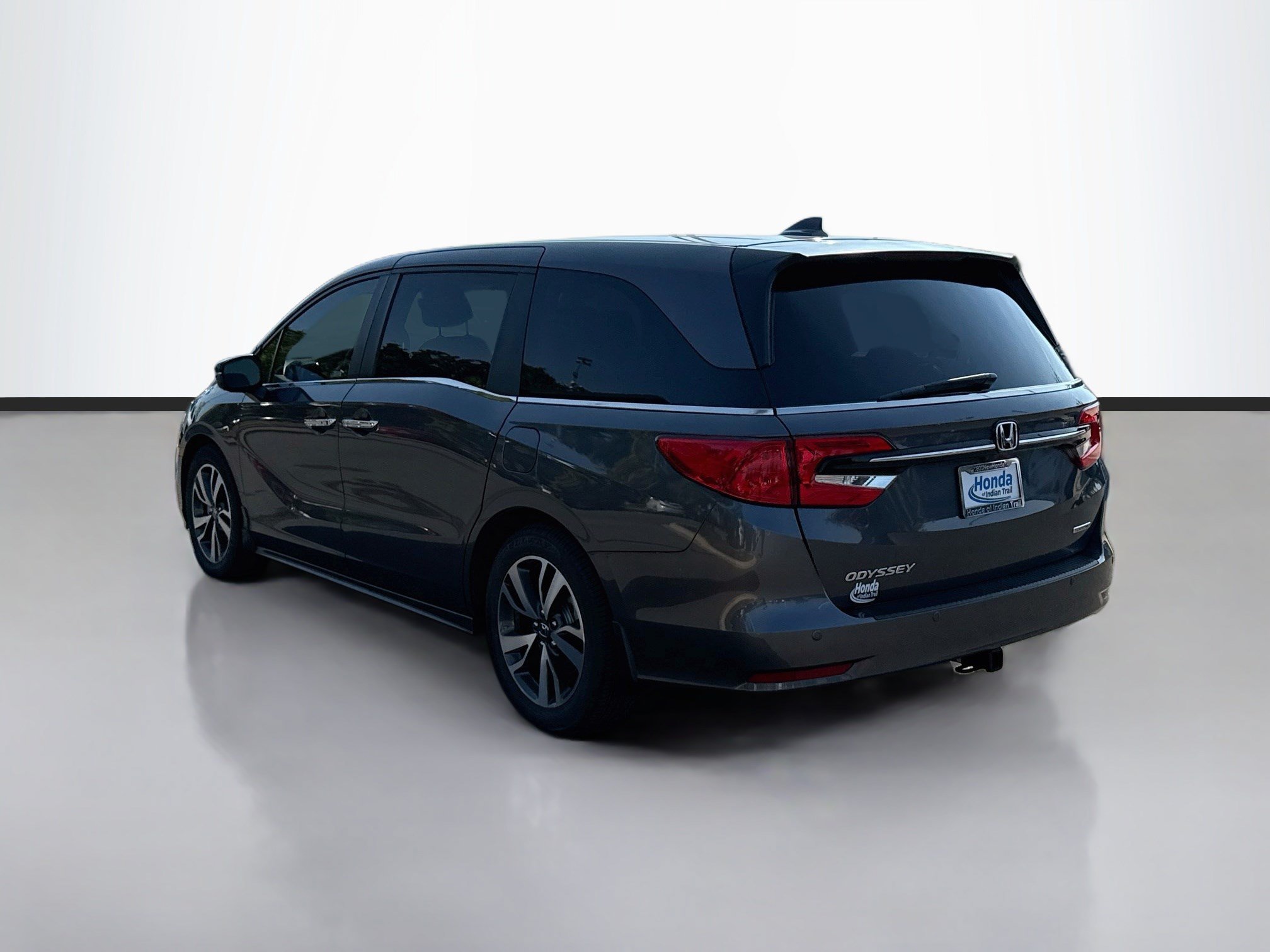 Used 2024 Modern Steel Metallic Honda Touring image 5