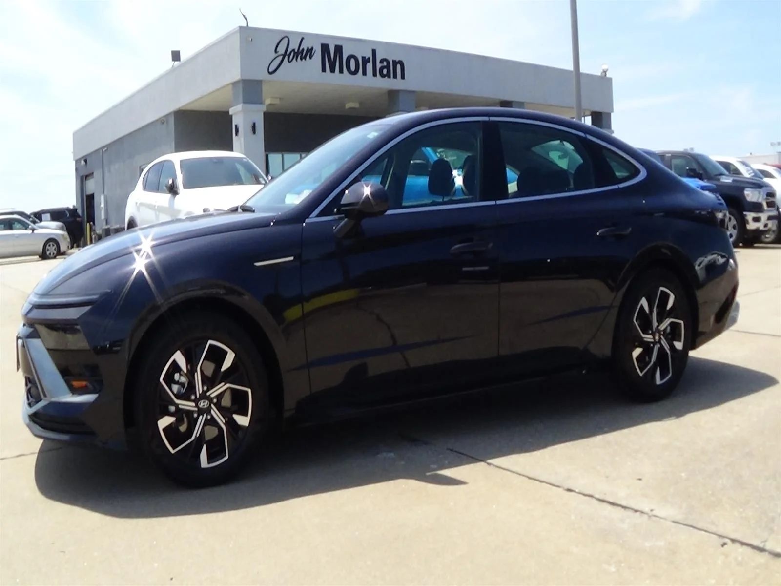 Used 2025 Carbon Blue Pearl (xb9) Hyundai SEL image 1