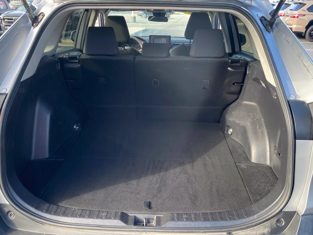 Used 2019 Silver Toyota LE image 10
