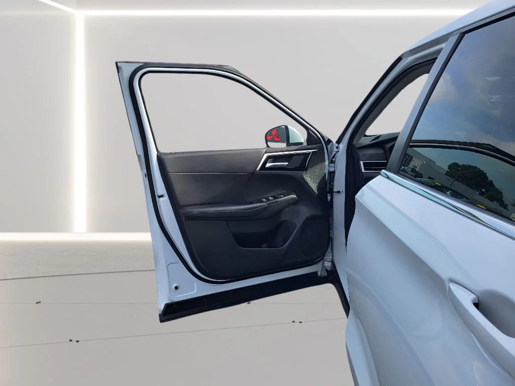 Used 2024 White Diamond Mitsubishi SE image 20