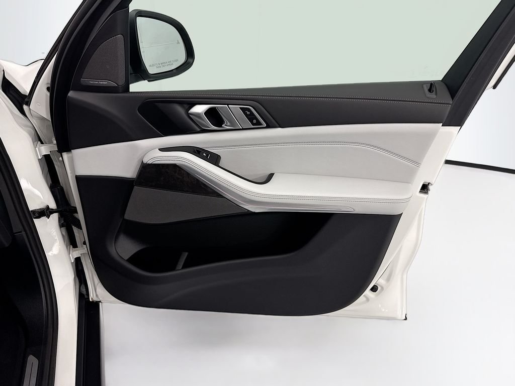 Certified Used 2026 Alpine White BMW xDrive40i image 24