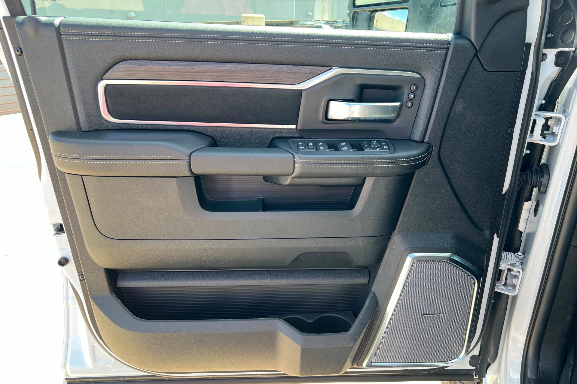 New 2026 Bright White Clear-Coat Exterior Paint RAM Laramie image 15