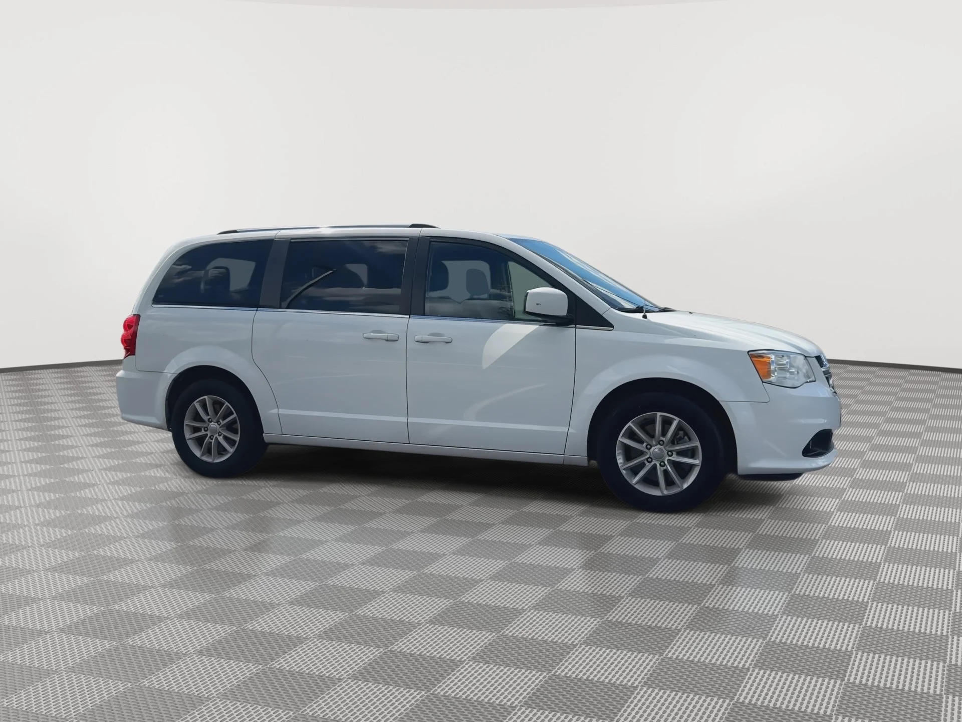 Used 2019 Dodge Grand Caravan SXT with VIN 2C4RDGCG0KR796688 for sale in Joplin, MO