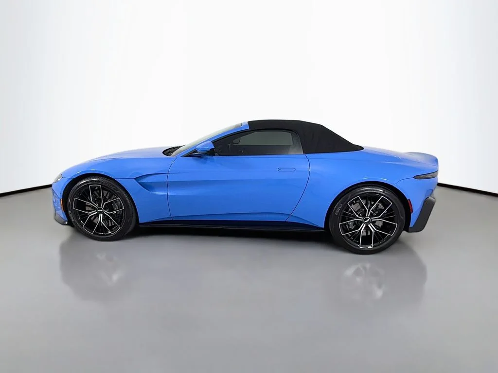Used 2021 Blue Aston Martin Base image 8