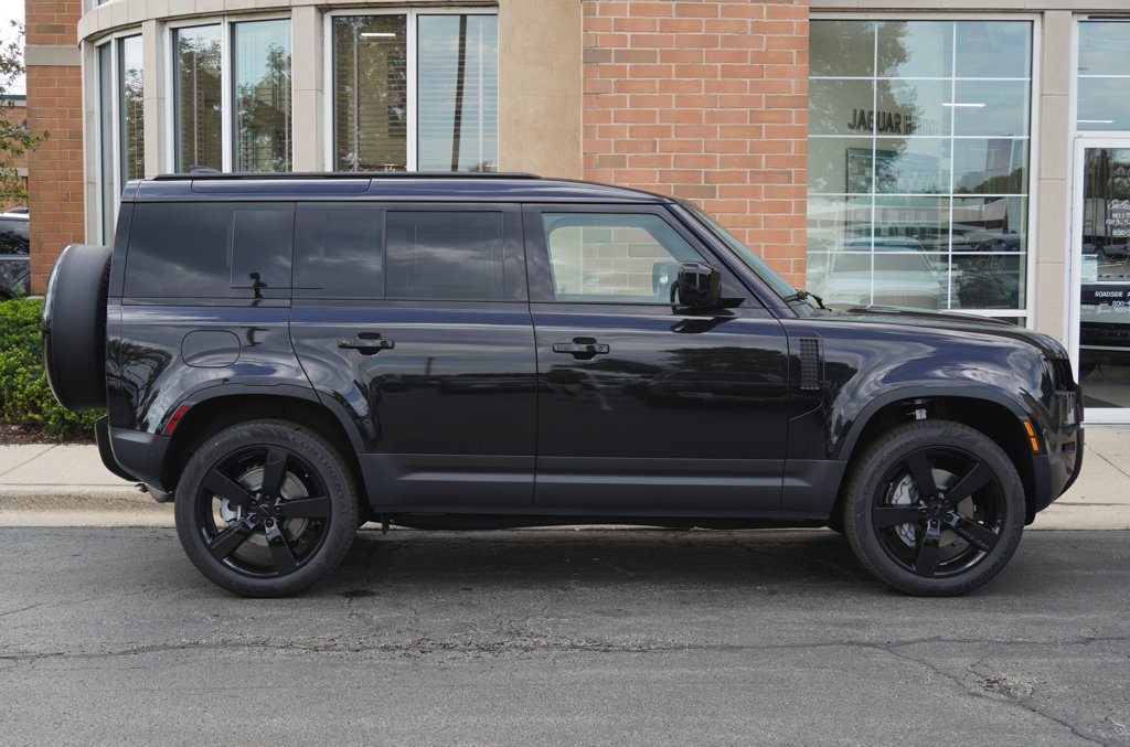 New 2026 Santorini Black Land Rover S image 7