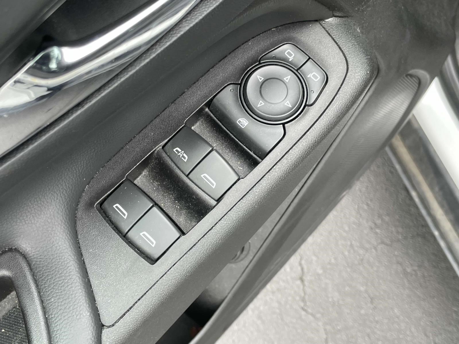 Used 2018 Summit White Chevrolet LT image 18
