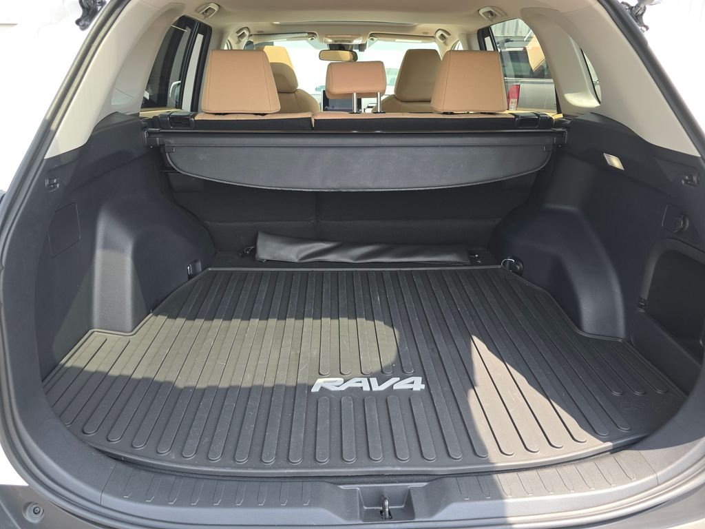 Used 2025 White Toyota XLE image 22