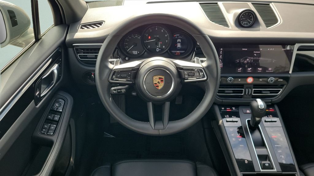 Used 2025  Porsche Base image 11