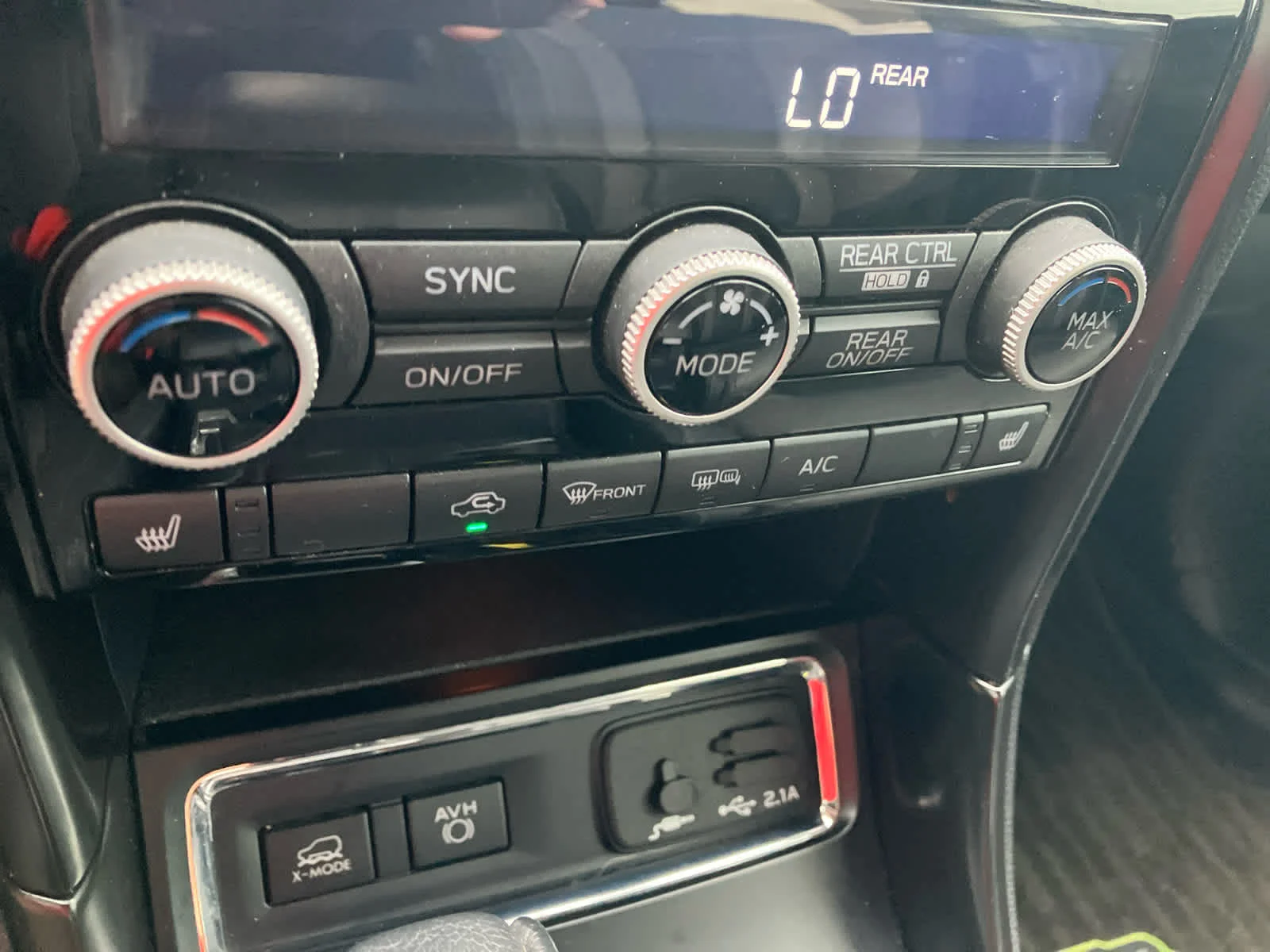 Used 2022 Ice Silver Metallic Subaru Onyx Edition image 29