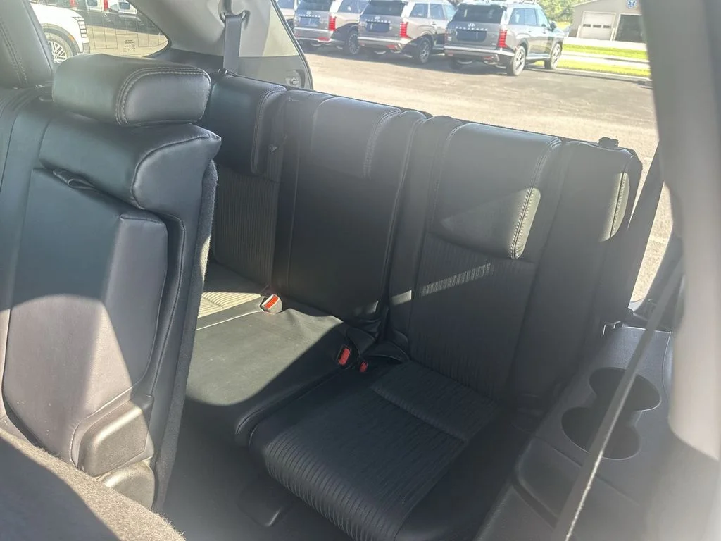 Used 2016 Silver Toyota LE V6 image 29