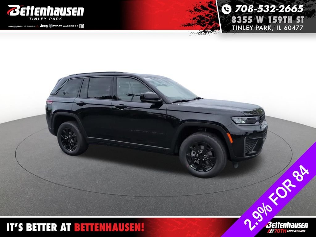 New 2026 Diamond Black Crystal Pearl-Coat Exterior Paint Jeep Laredo image 5