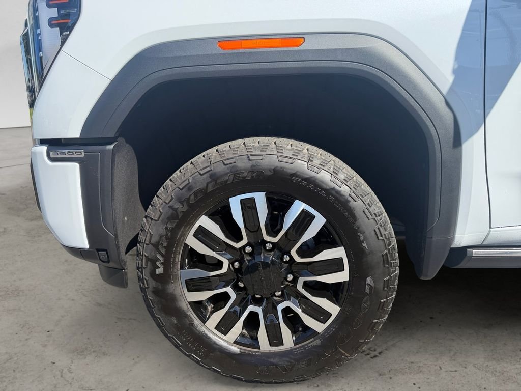 Used 2026 White GMC Denali Ultimate image 9