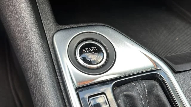 Used 2024  Nissan SV image 28