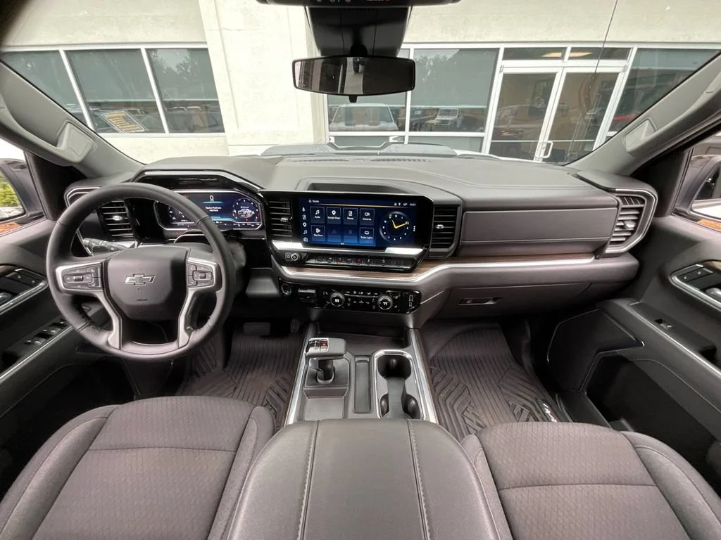 Used 2025 Summit White Chevrolet LT Trail Boss image 18