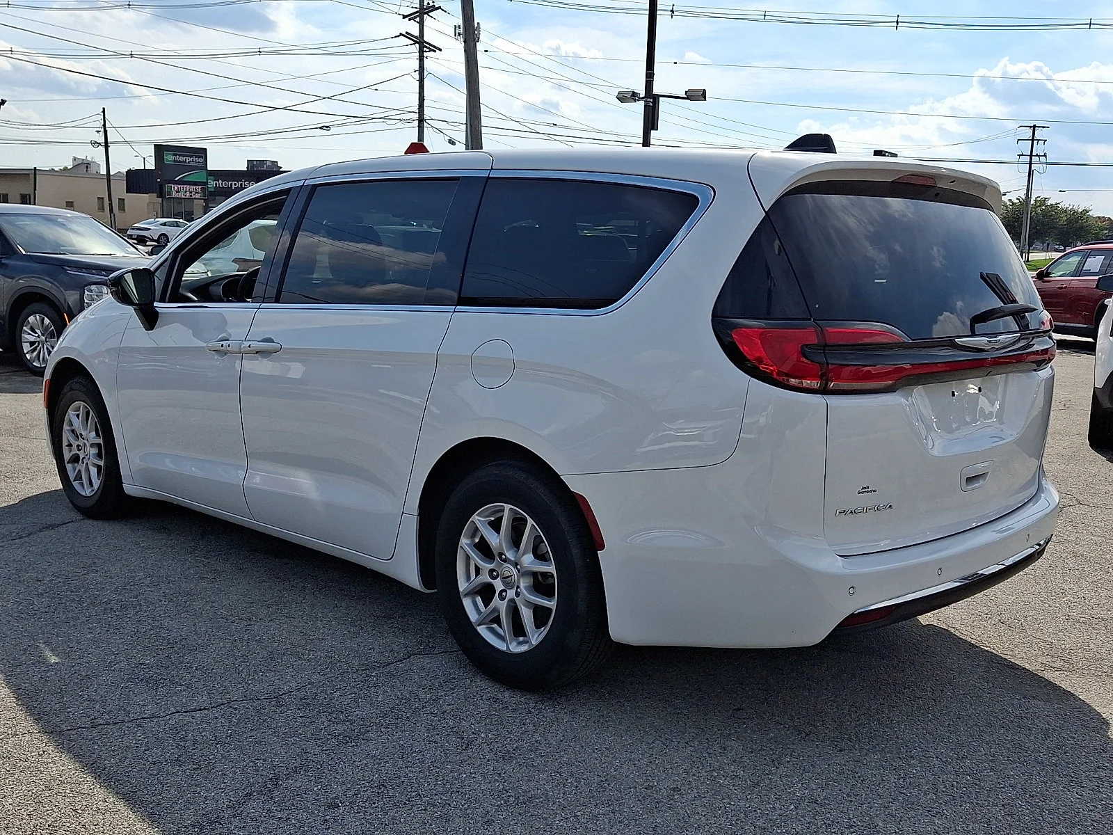 Used 2025 White Chrysler Select image 4