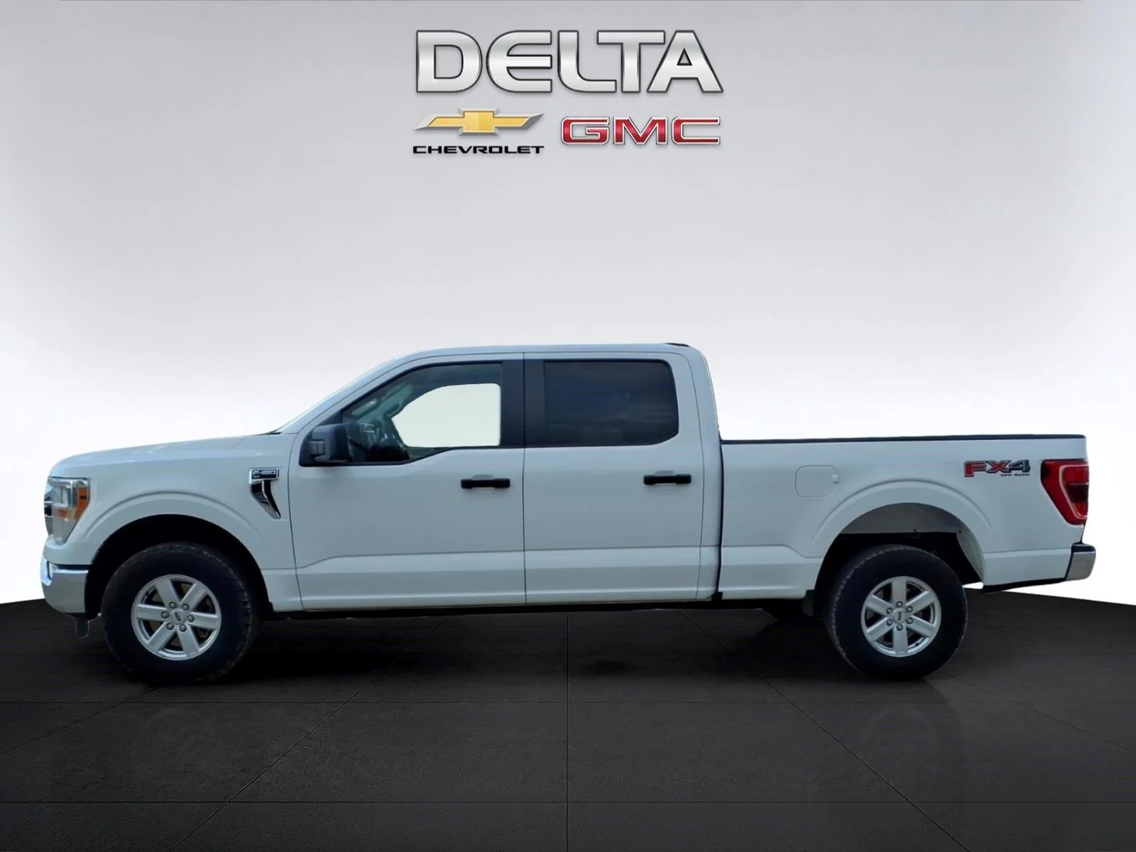 Used 2022 White Ford XL image 2