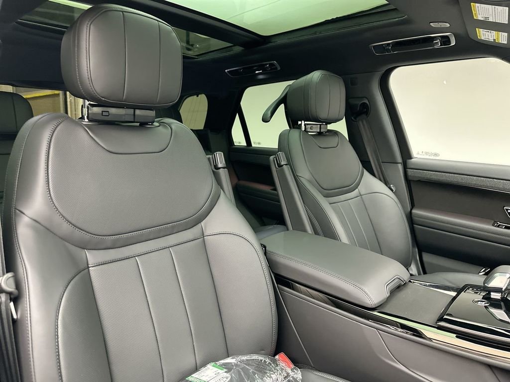 New 2026 Fuji White Land Rover Dynamic SE image 6