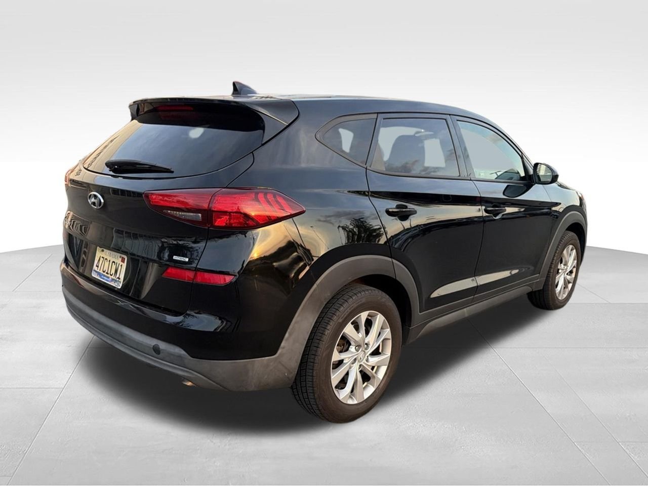 Used 2019 Black Hyundai SE image 4