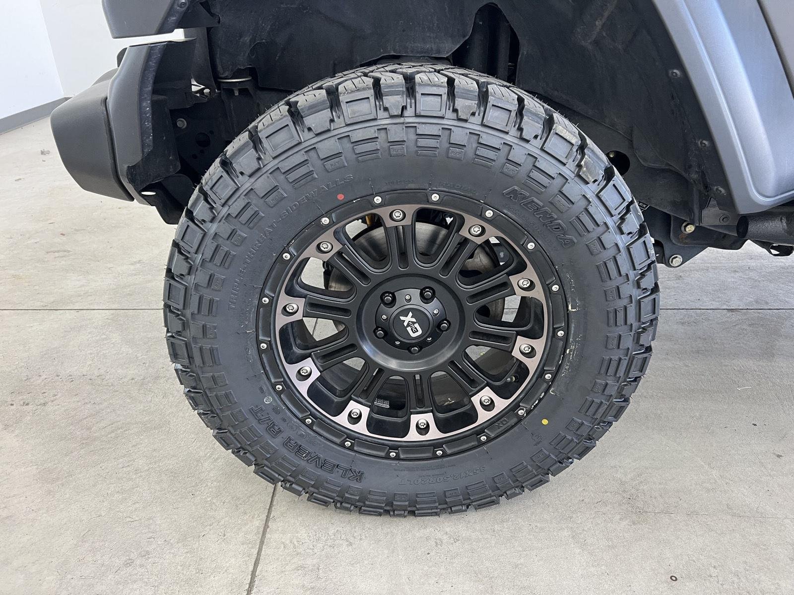 Used 2019 Granite Crystal Metallic Clearcoat Jeep Sport S image 7